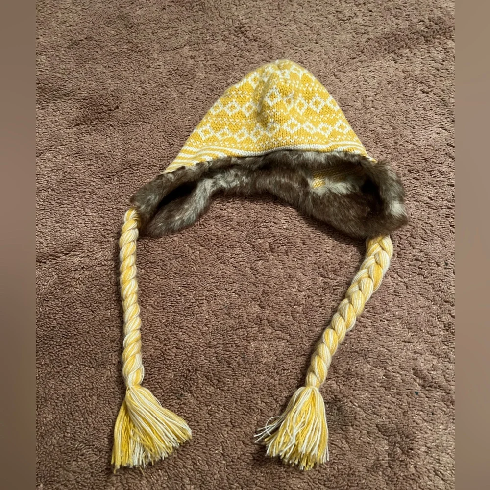 Mossimo - YELLOW WHITE KNIT WINTER HAT furry trim BRAIDS TIES
